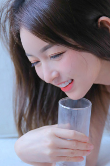 爷爷夜里压着妈妈在叫疼